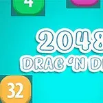 Niebieskie tło z białym napisem 2048 Drag n Drop otoczonym kolorowymi kwadratami z liczbami