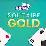 Napis Solitaire Gold na zielonym tle z kartami do gry w lewym dolnym i prawym dolnym rogu
