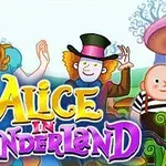 Postacie dziewczynki w niebieskiej sukience, mężczyzny w cylindrze i bajkowego krajobrazu w tle z napisem Alice in Wonderland
