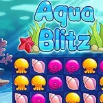 Niebieski napis Aqua Blitz nad planszą z kolorowymi muszelkami i meduzami, na tle podwodnej scenerii