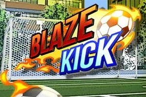Napis Blaze Kick z animowaną, płonącą piłką nożną na tle boiska piłkarskiego i siatki bramkowej