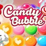 Ruda postać w niebieskiej sukience, trzymająca lizaka, obok białego psa na tle kolorowych bąbelków z napisem Candy Bubble