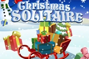 Świąteczne sanie wypełnione kolorowymi prezentami na tle zaśnieżonego krajobrazu z napisem Christmas Solitaire