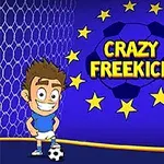 Piłkarz w niebieskim stroju stoi z piłką na tle niebieskiej siatki, z napisem Crazy Freekick otoczonym żółtymi gwiazdami