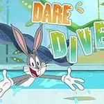 Królik w basenie z szeroko otwartymi oczami i napisem Dare Diver w tle, z elementami wody i zieleni