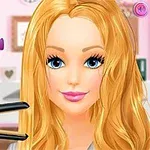 Kobieta z długimi blond włosami jest stylizowana prostownicą do włosów w przestrzeni przypominającej garderobę