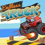 Czerwony monster truck skaczący przez rampę na plaży z palmą w tle