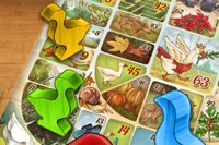 Ciesz się klasyczną grą planszową z prostymi zasadami i nostalgiczną
