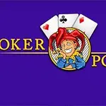 Joker w czapce błazna na tle trzech kart i napisu Joker Poker na fioletowym tle