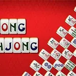 Białe kafelki z literami układającymi się w słowo MAHJONG na czerwonym tle, otoczone innymi kafelkami z symbolami