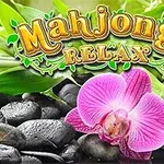 Różowy kwiat orchidei na tle czarnych kamyków i zielonych liści z napisem Mahjongg Relax