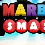 Kolorowy napis MARBLE SMASH z literami w różnych kolorach na tle nieba i chmur