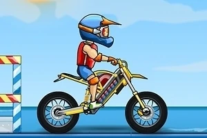 Postać w kasku na motocyklu jadąca w prawo na tle nieba