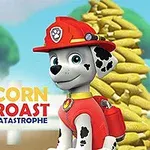 Pies w czerwonym strażackim hełmie na tle stosu żółtych worków z logo Paw Patrol i napisem Corn Roast Catastrophe