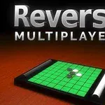Napis Reversi Multiplayer nad planszą z zielonymi polami i czarnymi oraz białymi pionkami