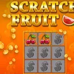 Pomarańczowe tło z napisem Scratch Fruit i obrazkiem arbuza, poniżej plansza z ukrytymi symbolami i odsłoniętymi wisienkami, otoczona symbolami monet