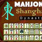 Napis Mahjong Shanghai Dynasty z układem kafelków w stylu mahjonga na ozdobnym tle