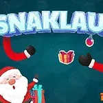 Święty Mikołaj z prezentami i choinką na tle z napisem Snaklaus