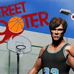 Mężczyzna w koszulce sportowej stoi przed koszem do koszykówki na tle ściany z napisem Street Shooter