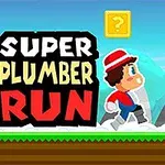 Postać w czerwonym kapeluszu biegnie po platformie, a obok znajduje się duży napis Super Plumber Run na tle nieba i chmur