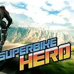 Motocykl jadący po krętej drodze z napisem SUPERBIKE HERO na tle górskiego krajobrazu
