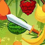 Owoce, takie jak arbuz, banan, malina, pomarańcza i mango, otaczają miecz na tle roślinności