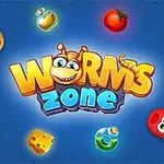 Kolorowe robaki z uśmiechniętymi twarzami otaczają napis Worms Zone na niebieskim tle, wraz z ikonami jedzenia i mikstur
